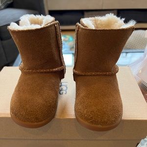 VGUC Ugg boots size 6 Toddler